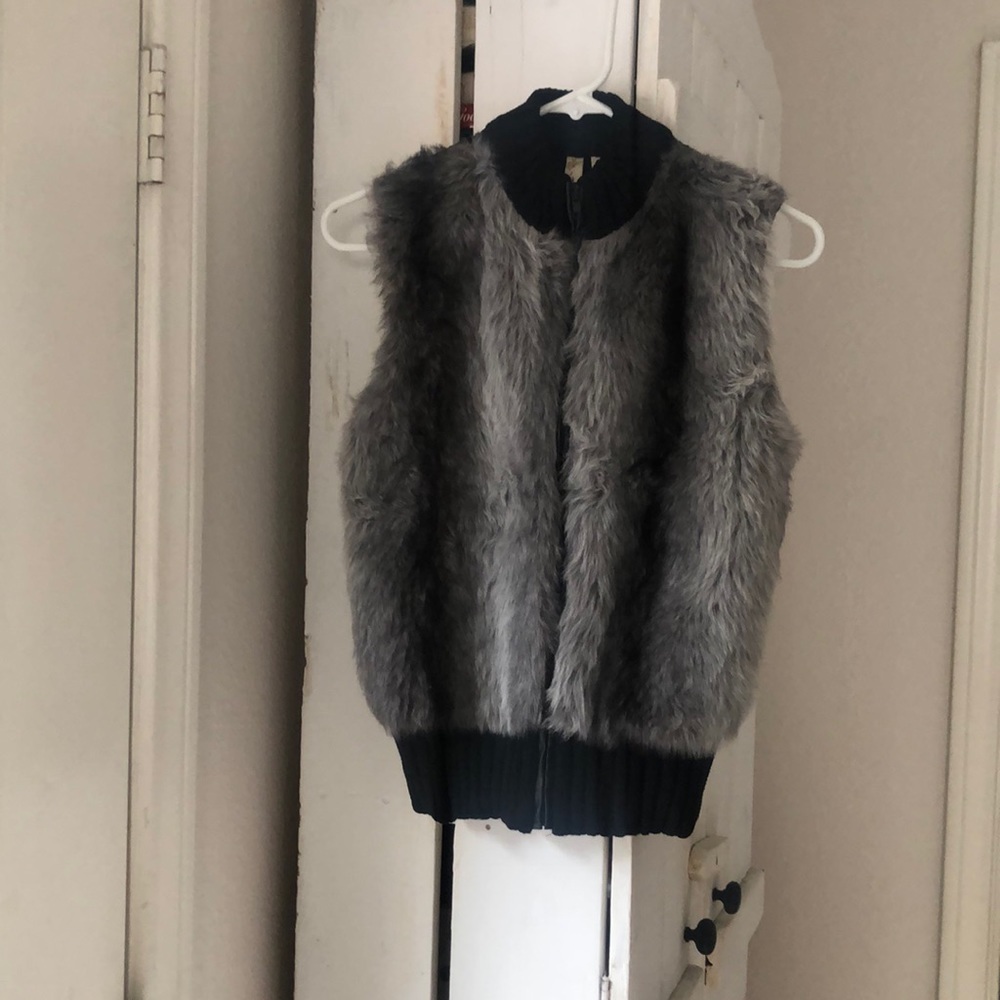 Tiara gray& black fur vest size M